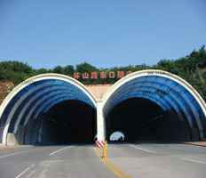 烟台环山路东口隧道采用汇丽阳光板 2000建成至今.jpg
